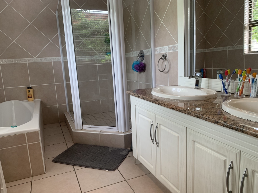 5 Bedroom Property for Sale in Vincent Heights Eastern Cape